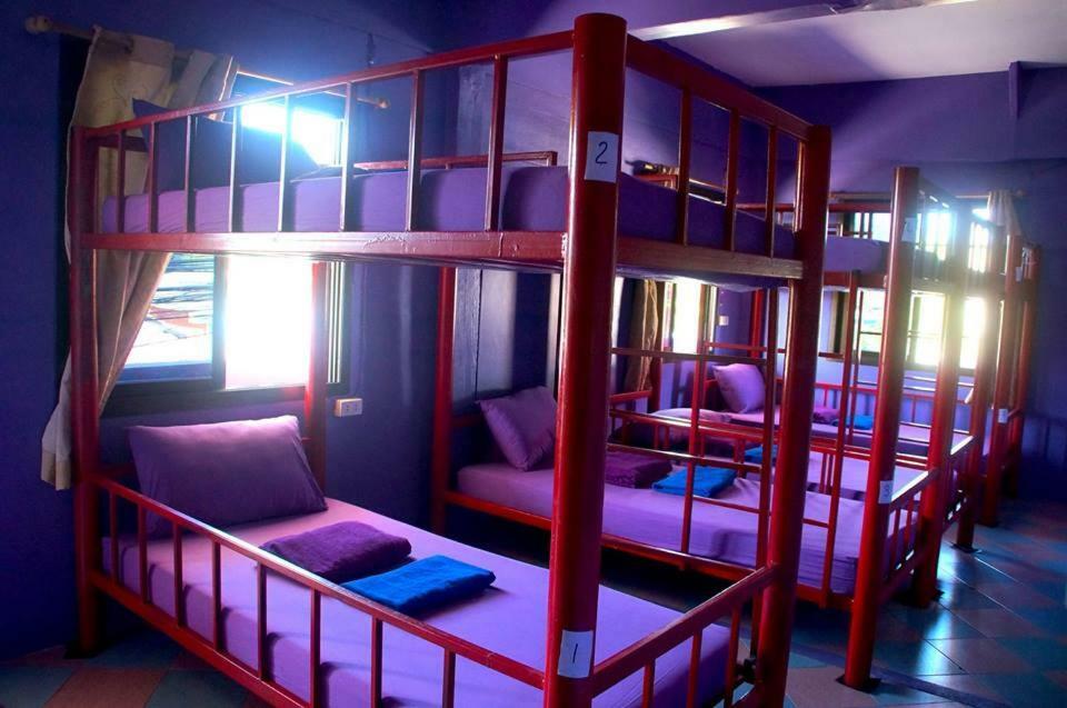 Above & Beyond Hostel Баан Тай Экстерьер фото